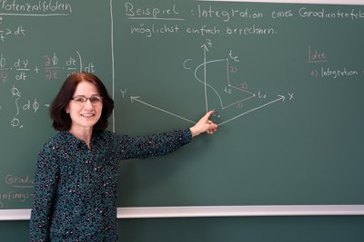 Dr. Helga Nutz vermittelt den praktischen Nutzen hinter den Formeln.