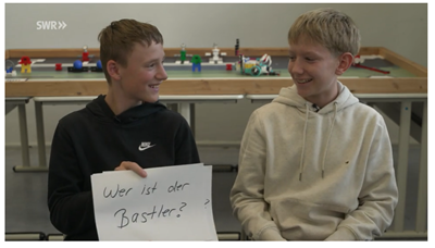 Tim und Jonas aus Bingen haben es bei der Robotik-Olympiade ins Finale geschafft.