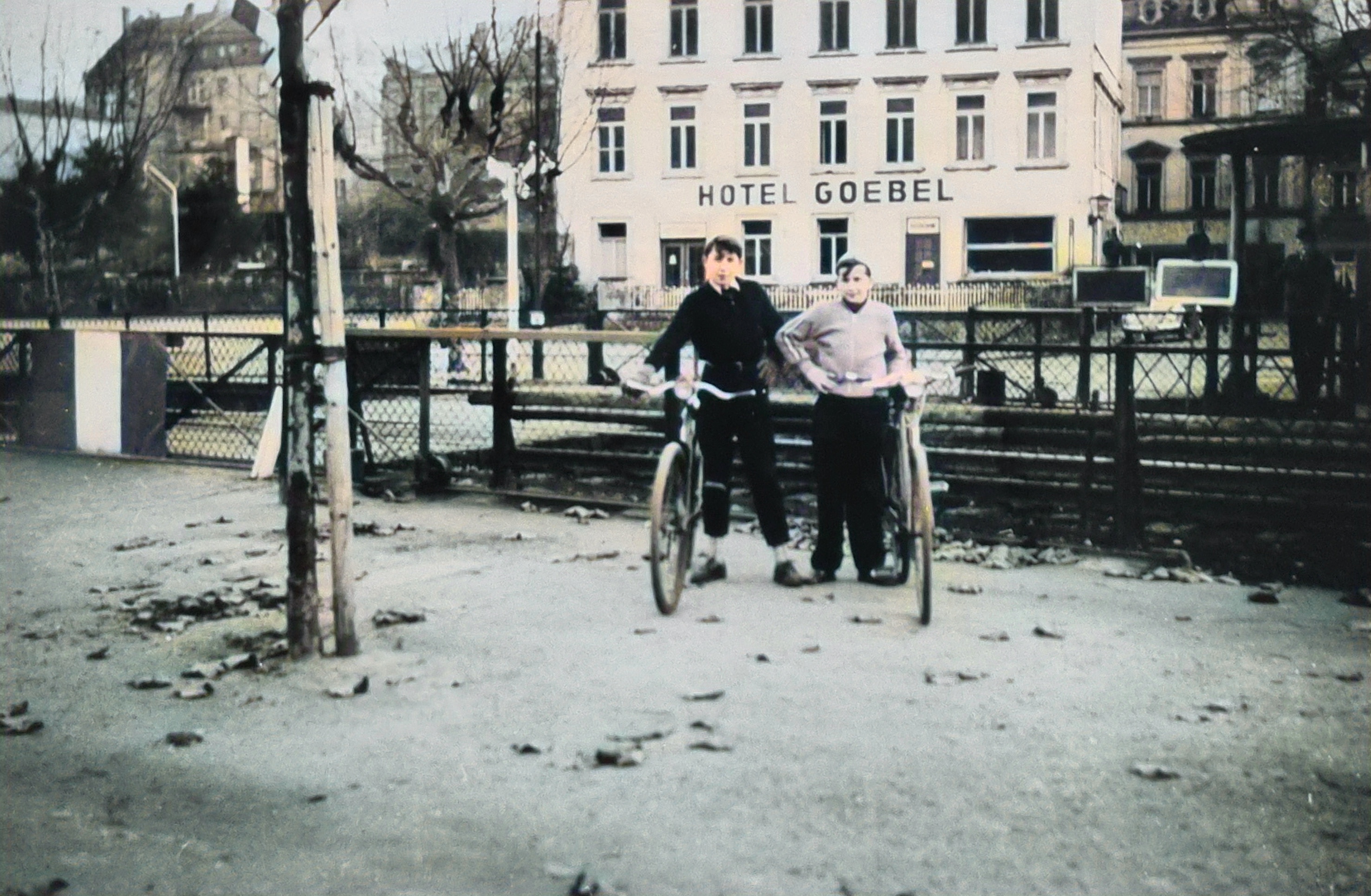 1984 - Neuordnung Parkplatz Tourist-Information und Bahnübergang