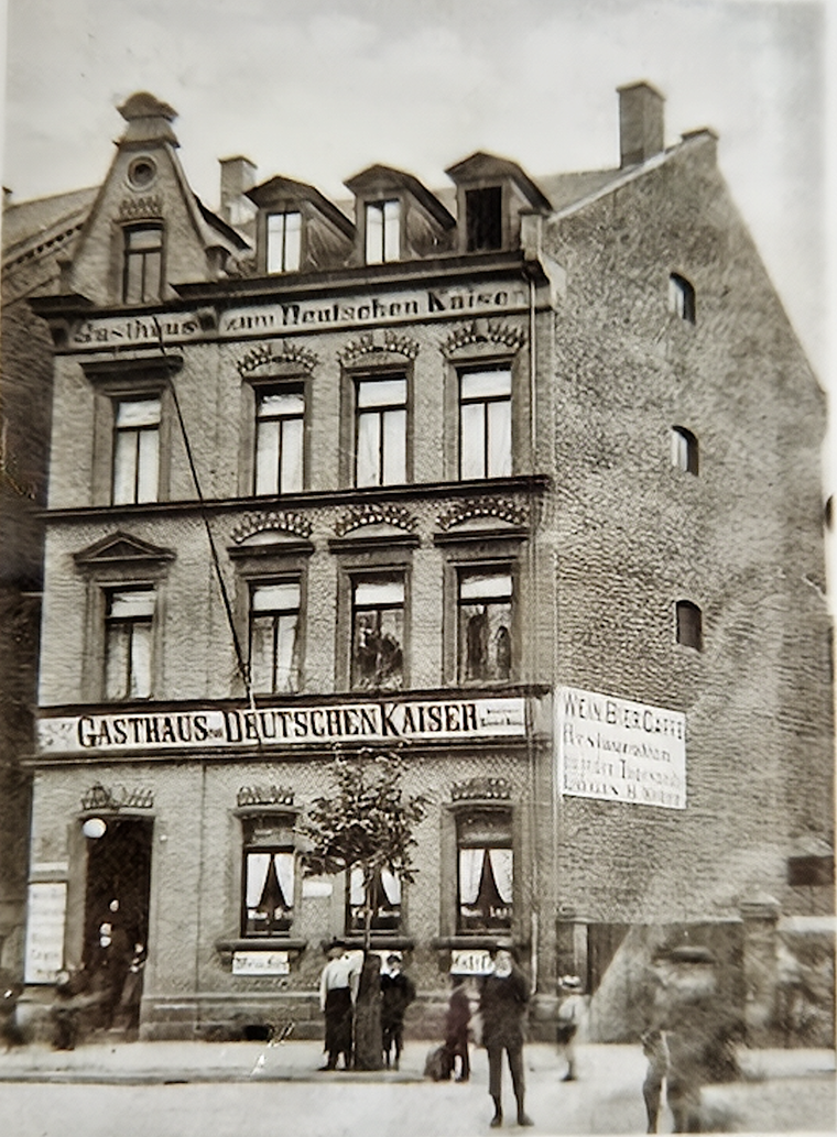 „Zum Deutschen Kaiser“, ca. um 1900, noch ohne einen seitlichen Anbau.