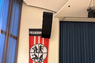 Oberbürgermeister Thomas Feser gratuliert den neu ernannten Führungskräften der Binger Feuerwehr. Oberbürgermeister Thomas Feser gratuliert den neu ernannten Führungskräften der Binger Feuerwehr.