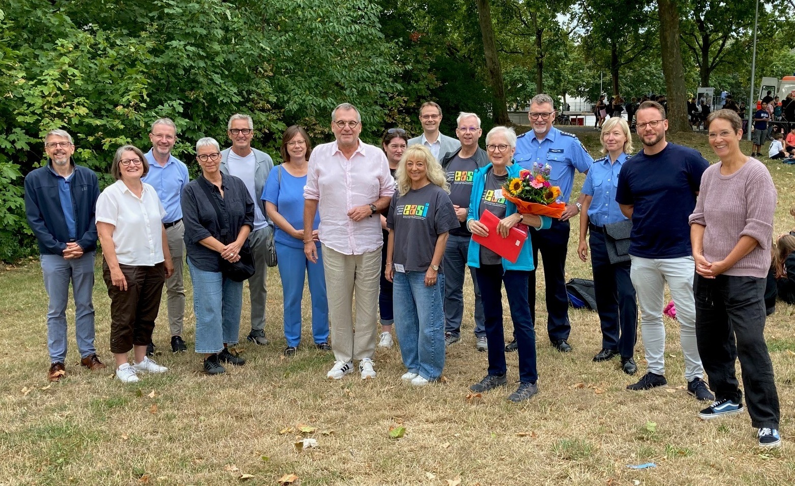 Oberbürgermeister Thomas Feser (7. v. l.) dankte beim 20. „easi“-Tag allen Beteiligten für ihr Engagement.