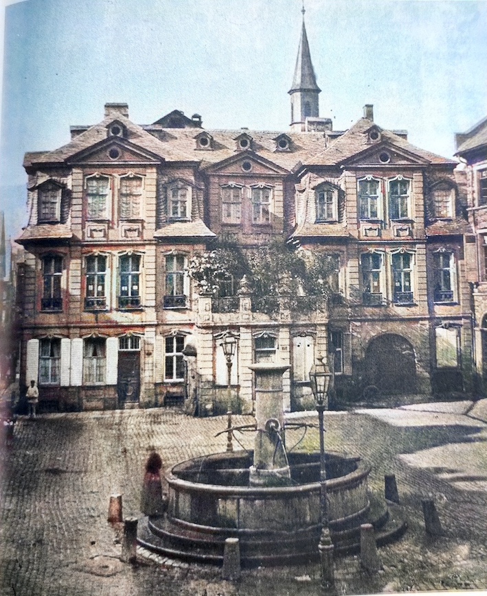 Das prächtige Stadtpalais am Speisemarkt im Wandel der Zeiten