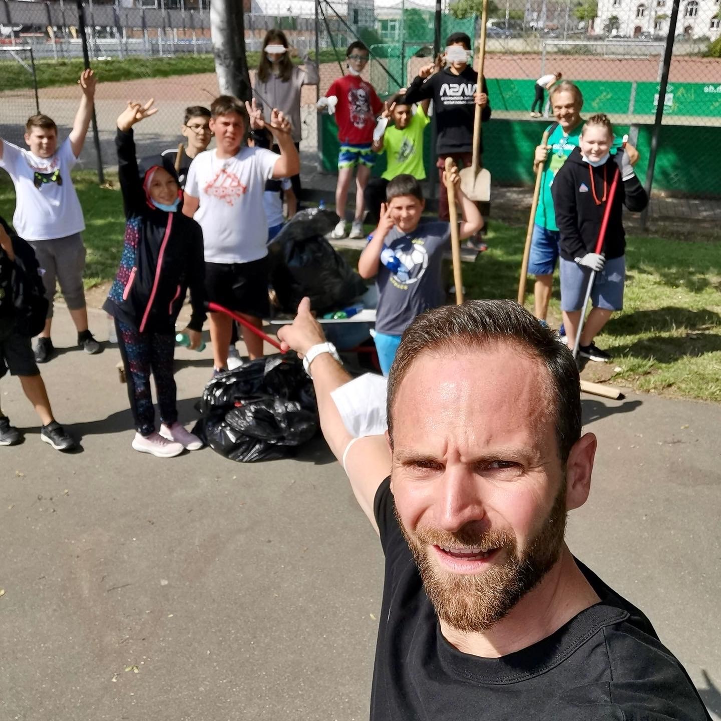 2021-07-02_Dreck-weg-Aktion_Rundsporthalle (1)  |  Quelle: Realschule plus Am Scharlachberg / Clemens Wandke