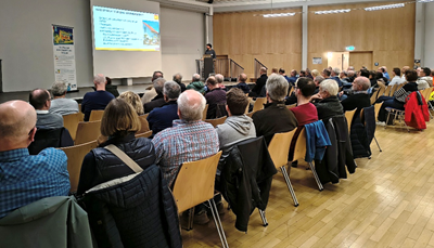 Rund 60 Bingerinnen und Binger informierten sich im Kulturzentrum über die Wärmepumpe.