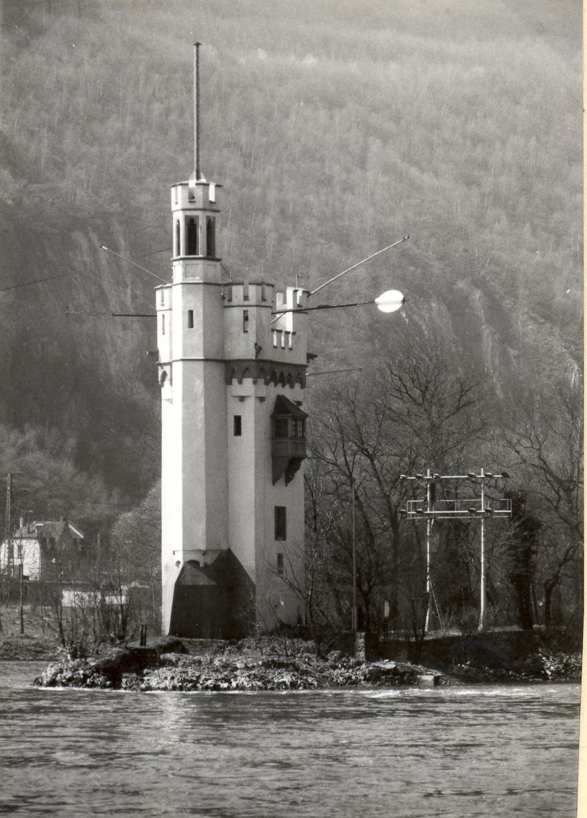Der Mäuseturm mit Signalanlage für die Rheinschifffahrt  |  Quelle: WSA Bingen 