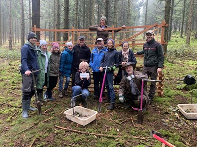 Pflanzaktion mit der Initiative Soonwald e. V. im Binger Wald.