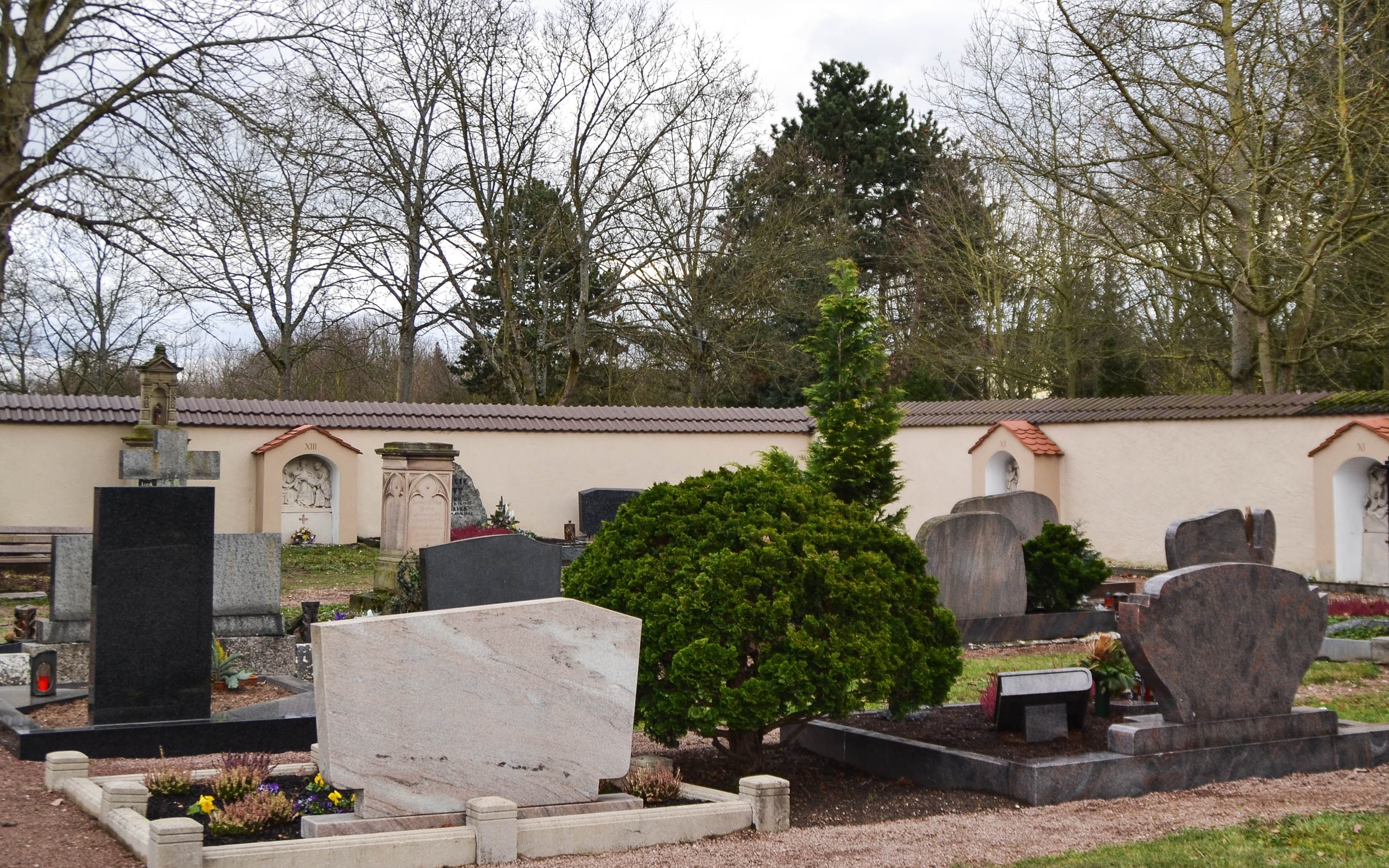 Der Büdesheimer Friedhof.