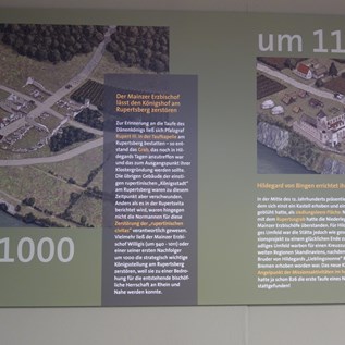 Der Rupertsberg um 1000 und 1150.  |  Quelle: Stadt Bingen/Team Museum