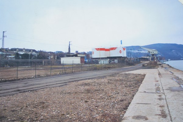 Das Rheinufer im Jahr 2004