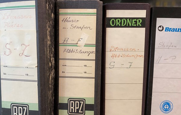 Ein Teil der Häuserordner im Stadtarchiv Bingen