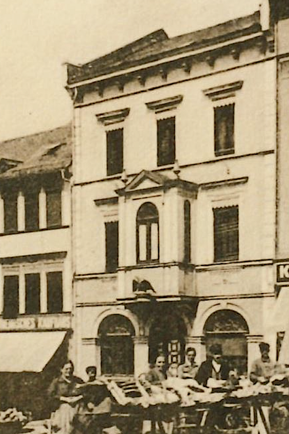 Ein seltenes Foto der Binger Adler-Apotheke aus dem 19. Jahrhundert, hier um 1890.