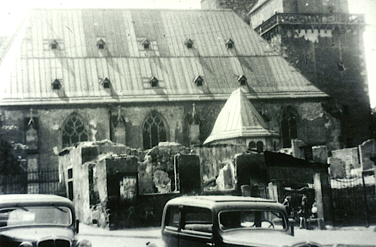 Das zerstörte Gebäude, 1945