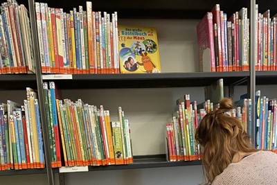Mit dem Flohzirkus in der Bücherei gibt es nun ein Angebot zur frühen Sprach- und Leseförderung für Kleinkinder.