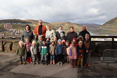 Die Kinder der Evangelischen Johannes-Kita besuchten Oberbürgermeister Thomas Feser auf Burg Klopp.