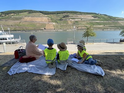 Gebannt lauschten die Kinder, als Margit Rüdel vorlas.