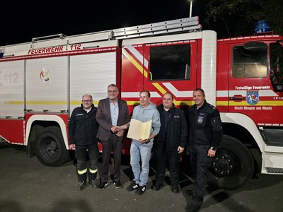 Gratulation nach der Wahl (v. li.) Wehrführer Andreas Kerner, Oberbürgermeister Thomas Feser, stellvertretender Wehrführer Christian Kirchmayer, Wehrleiter Marco Woog und stellvertretender Wehrleiter Kai Krick.