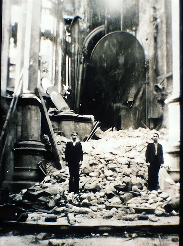 Nahaufnahm der zerstörten Basilika.