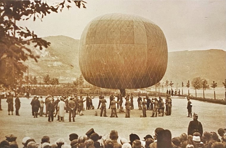 Noch ist der Ballon vom Rheinufer nicht gestartet.