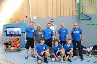 Auch der frischgekürte Deutsche Meister im griechisch-römischen Stil, Numan Bayram (3. v. li.) gehörte zu den aktiven Sportlern beim easi-Tag.