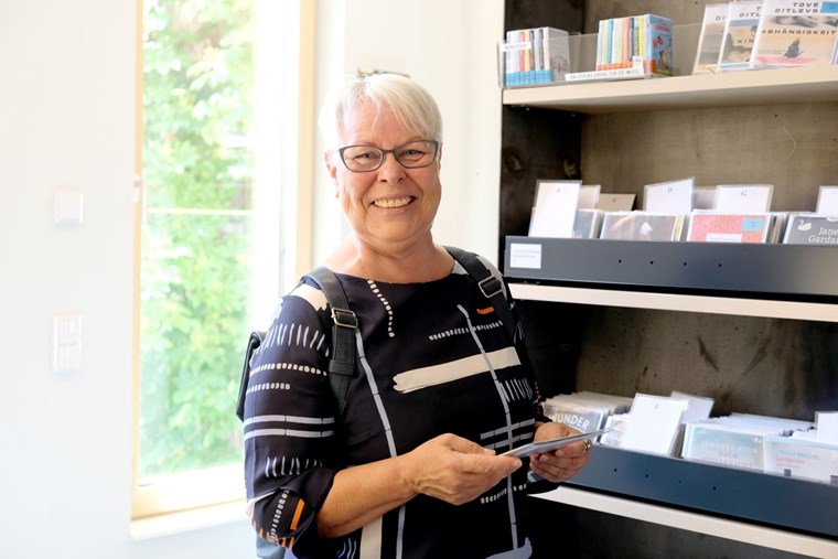 In den CDs, egal ob Hörbuch oder Musik, kann im Obergeschoss gestöbert werden. In den CDs, egal ob Hörbuch oder Musik, kann im Obergeschoss gestöbert werden.