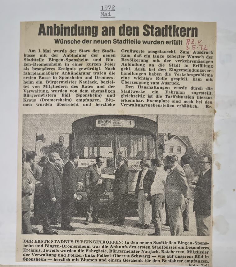Ein Artikel in der Allgemeinen Zeitung Bingen vom 3. Mai 2022 berichtet über die Stadtbusanbindung der beiden neuen Stadtteile seit dem 1. Mai 1972.