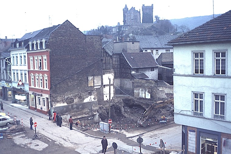 Das Foto zeigt die Ecke Basilikastraße - Hasengasse, 1974.